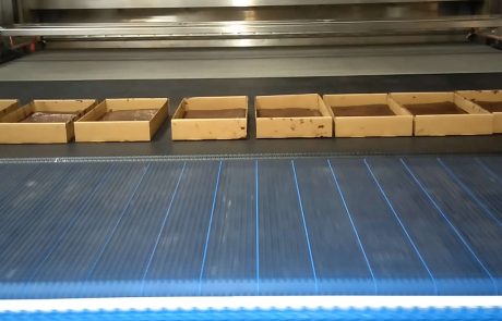 Tray_conveyor_from_oven